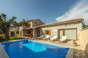 Villa Natale with Private Pool and Garden, Vošteni